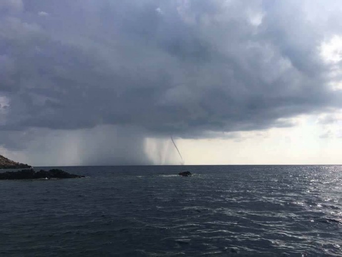 03102017_waterspout_Ustica_Sicily_Cavallaro_Valerio_2