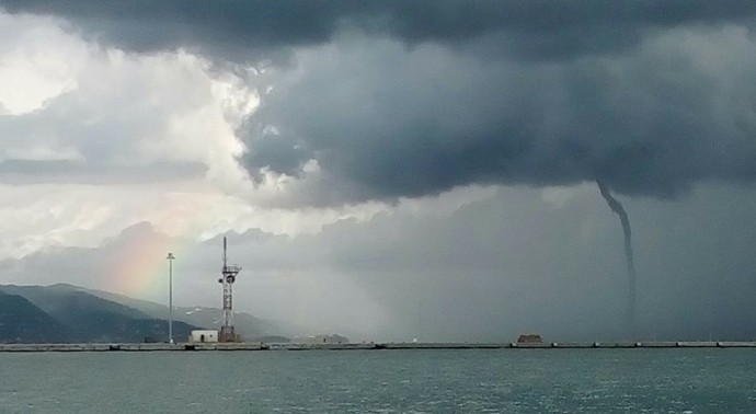 09112017_waterspout_nikos_kokkalis_corfu