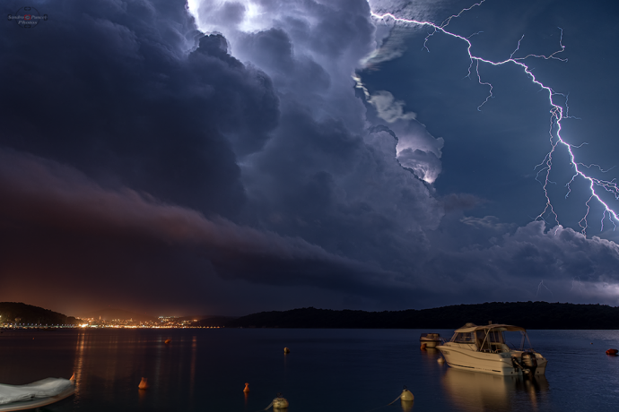 40233532_1692865174169537_4256453521097883648_n - Copy