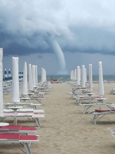 DgigAHZWkAADrvN.jpg large