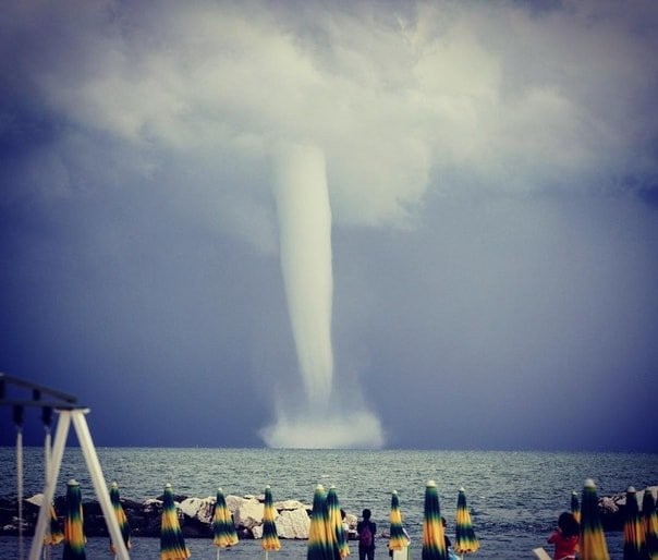 DglX4VDWkAE-w7u.jpg large