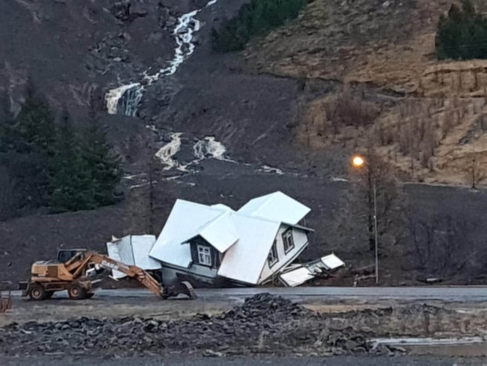 extreme-rain-iceland-landslide-destroyed-house