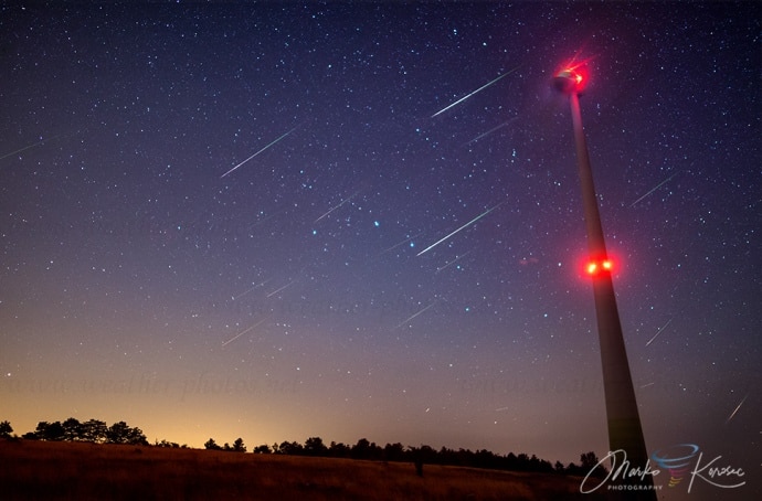 perseid-meteor-shower-windturbine