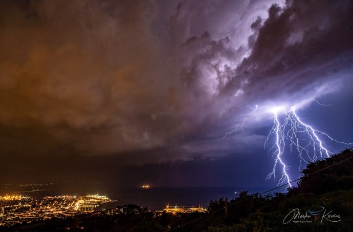 supercell-outbreak-lightning-barrage