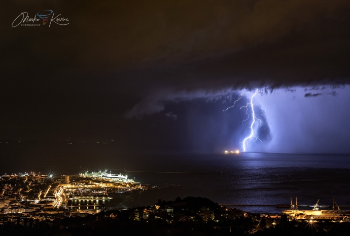supercell-outbreak-lightning-strike