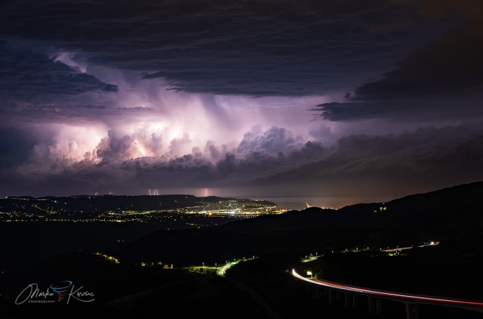 supercell-outbreak-lightning-towers