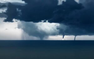 waterspout adriatic niccolo ubalducci