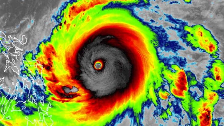 UPDATE: A Category 5 Super Typhoon Surigae peaks at 190 mph and 888 ...